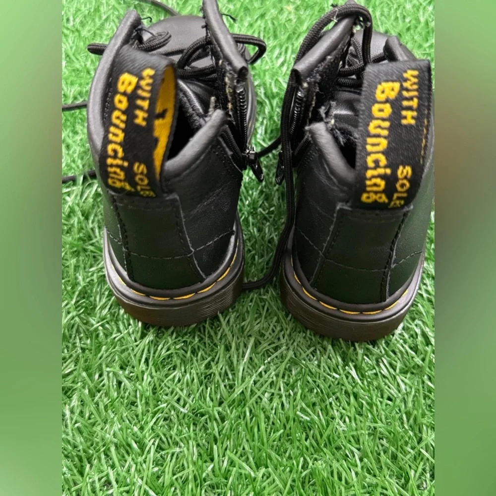 DR. MARTENS JUNIOR 1460‎ I SOFTY T LEATHER LACE UP BOOTS SIZE 4